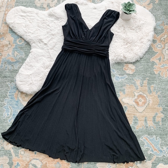Jessica Howard Dresses & Skirts - Jessica Howard Evening Black Sleeveless Dress- Size 6